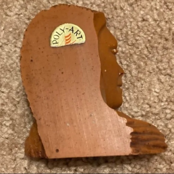 Price Drop. 2 Hawaiian Souvenir Figurines Poly Art Busts Vintage and Unique. - Picture 7 of 8